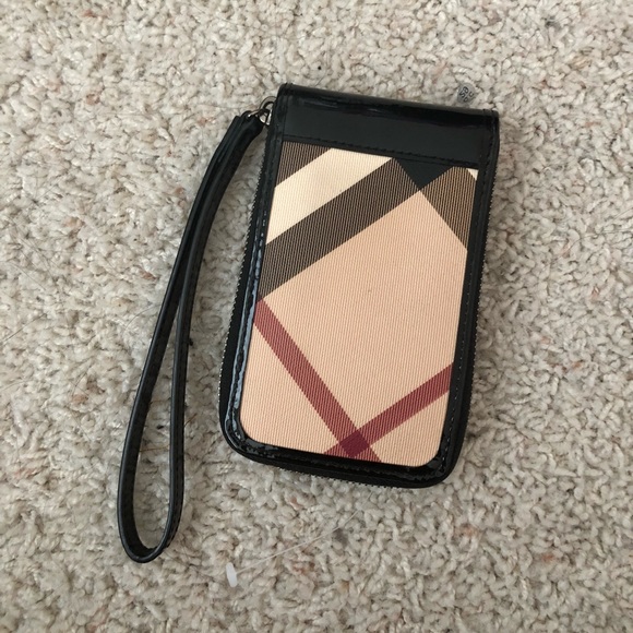 Burberry Handbags - BURBERRY Wristlet